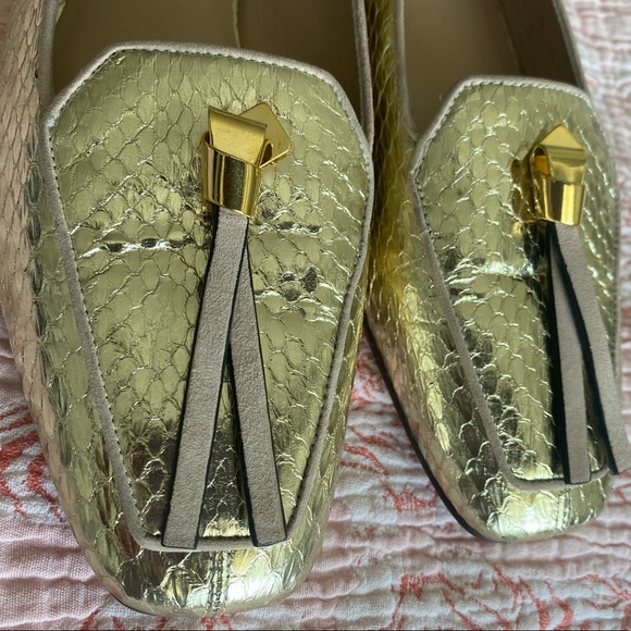 STUART WEITZMAN Gold Snake skin flat with pale pink tassel SIZE 10 medium - Picture 5 of 5
